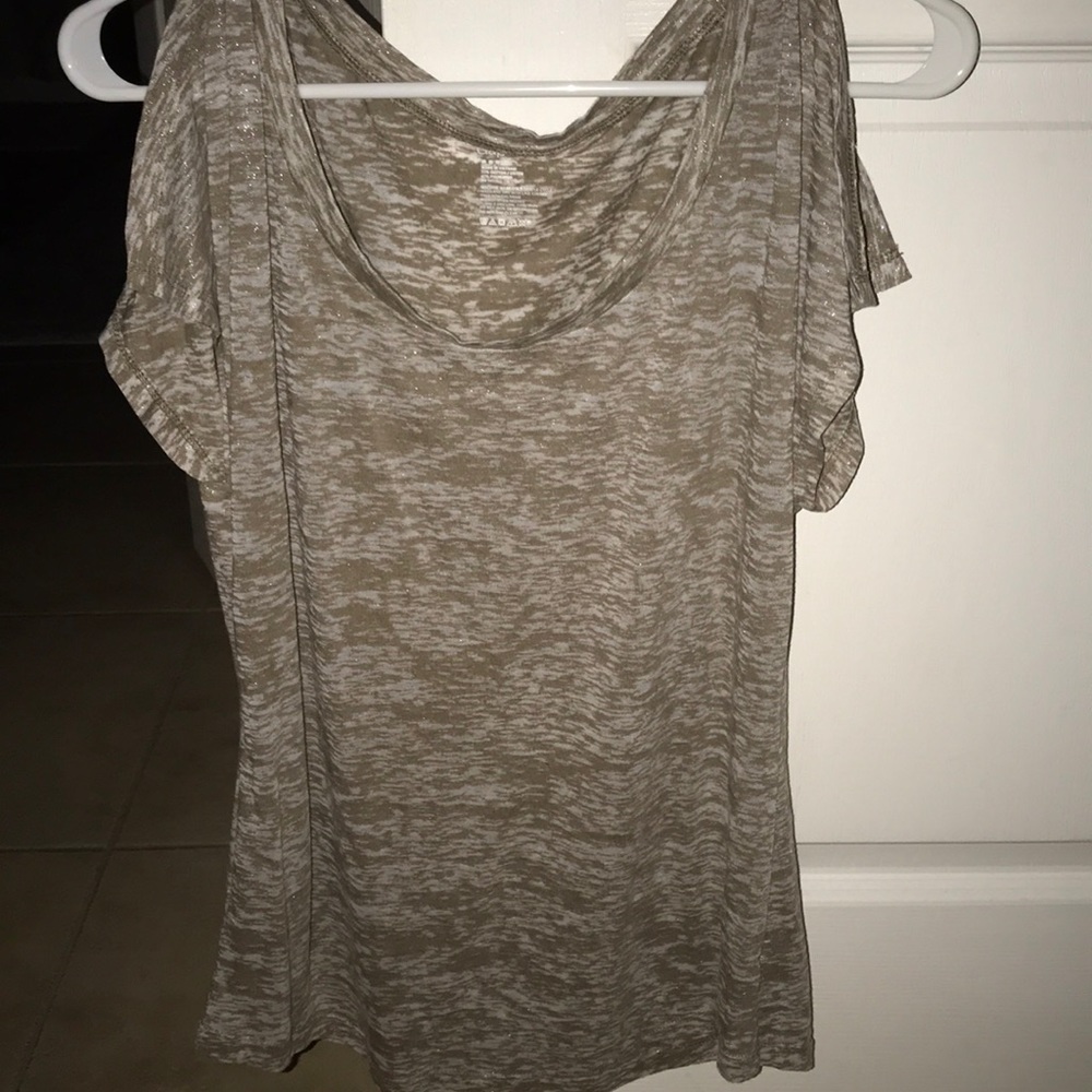 Gap Tee with hints of glitter with split sleeves
